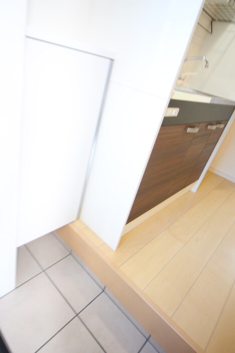 物件内観写真7　(玄関)