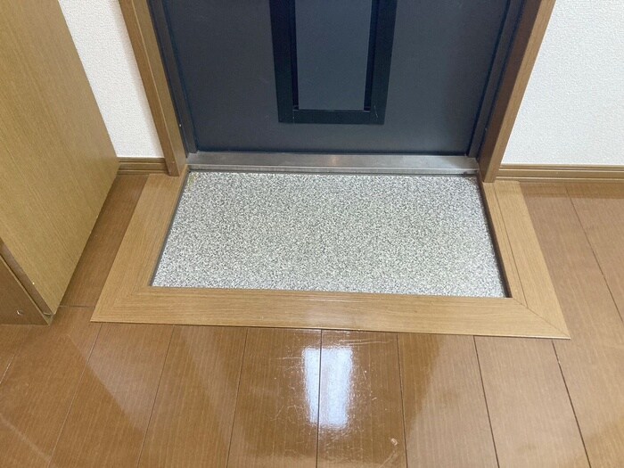 物件内観写真7　(玄関)