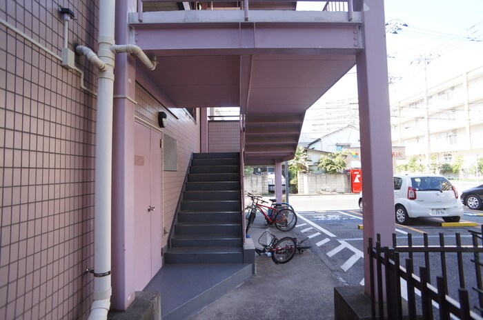 物件外観写真3　(エントランス部分)