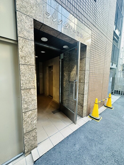 物件外観写真6　(エントランス部分)