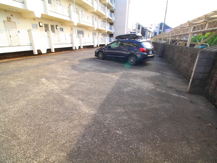 物件外観写真6　(駐車場)