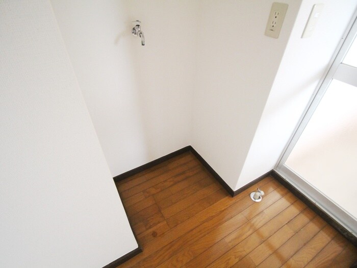 物件内観写真13　(洗濯機置場)