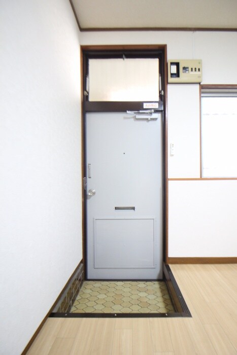 物件内観写真7　(玄関)