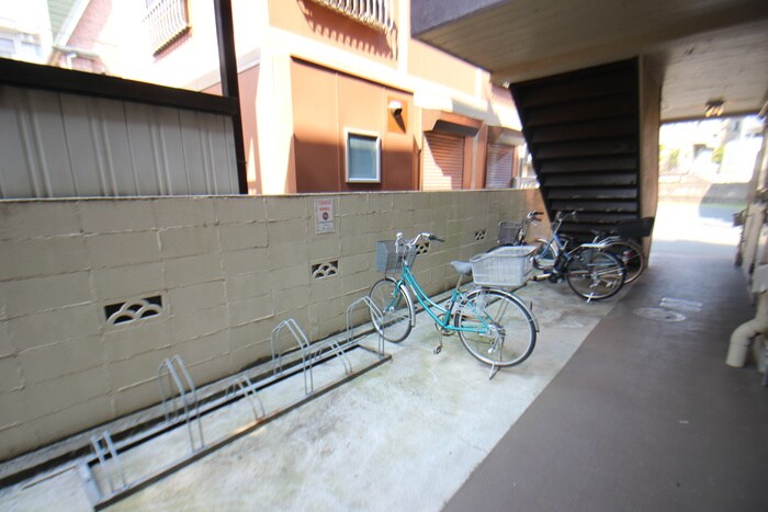 物件外観写真5　(駐輪場)