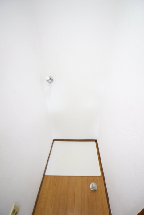 物件内観写真12　(洗濯機置場)