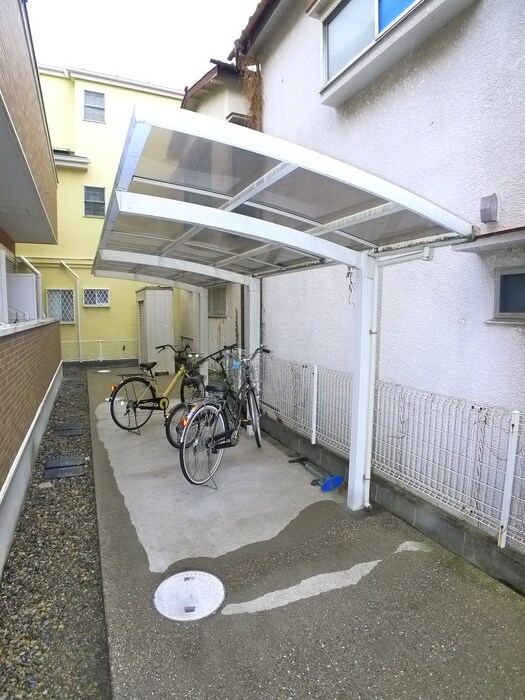 物件外観写真3　(駐輪場)