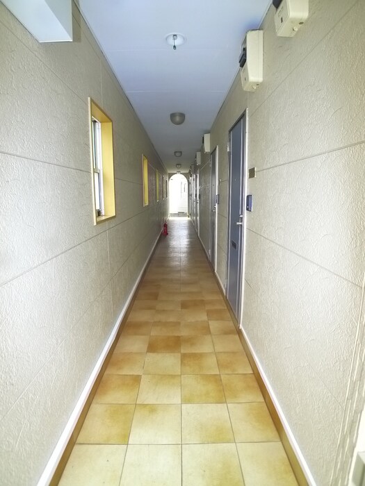 物件外観写真6　(エントランス部分)