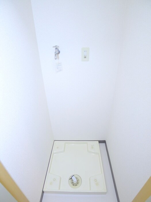 物件内観写真12　(洗濯機置場)