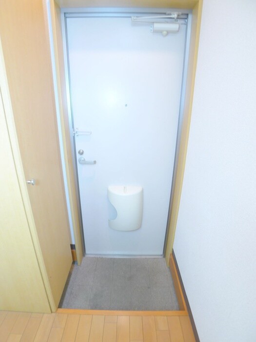 物件内観写真14　(玄関)