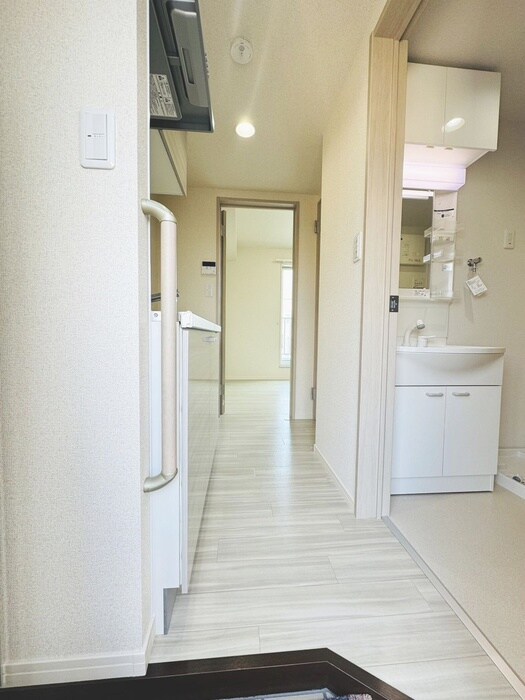 物件内観写真16　(廊下)