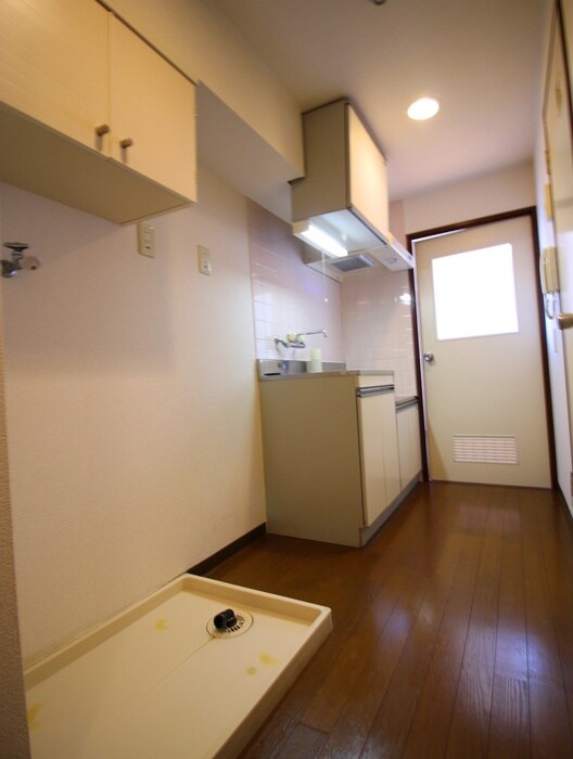 物件内観写真10　(洗濯機置場)