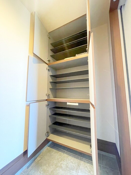 物件内観写真18　(靴箱)