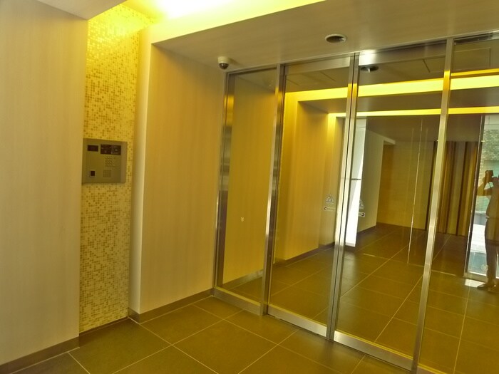 物件外観写真4　(エントランス部分)