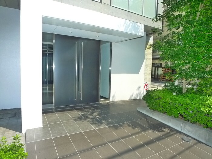 物件外観写真6　(エントランス部分)