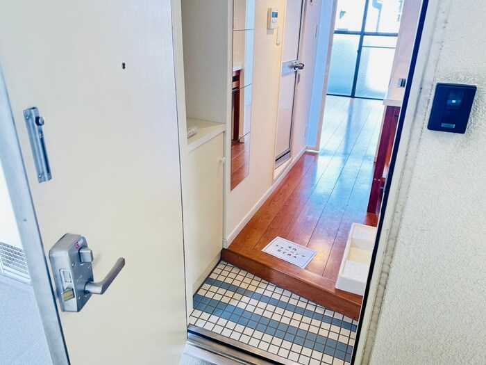 物件内観写真17　(玄関)