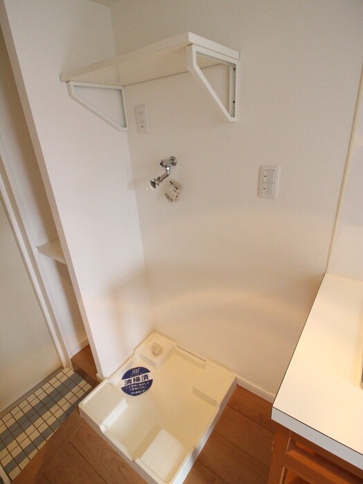 物件内観写真18　(洗濯機置場)