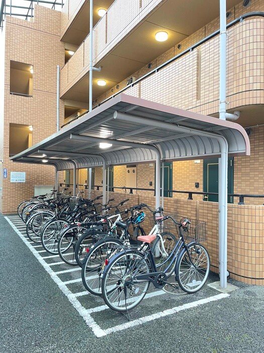 物件外観写真4　(駐輪場)