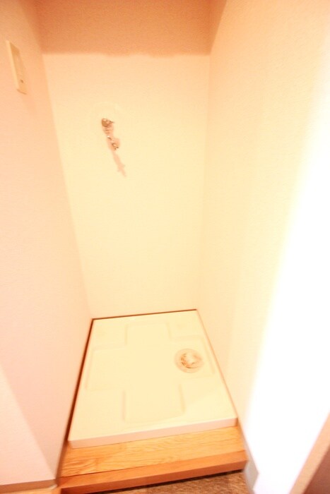 物件内観写真15　(洗濯機置場)