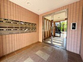 物件外観写真5　(エントランス部分)