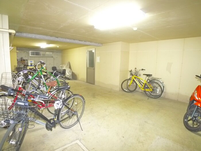 物件外観写真5　(駐輪場)
