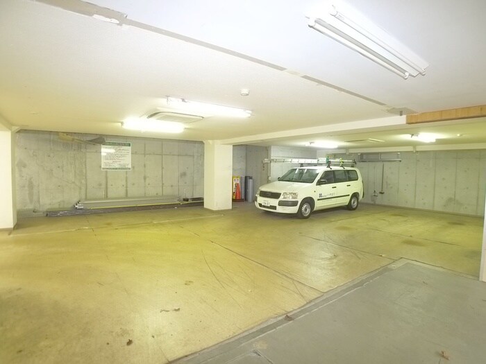 物件外観写真6　(駐車場)