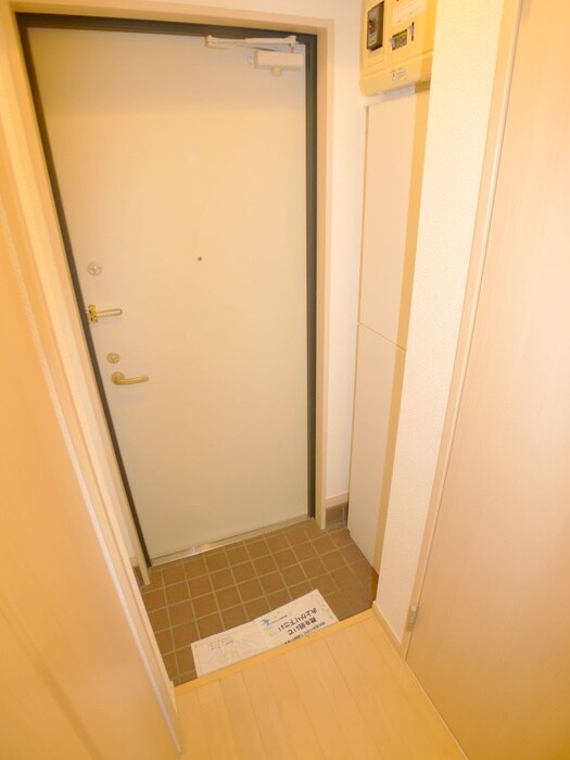 物件内観写真16　(玄関)