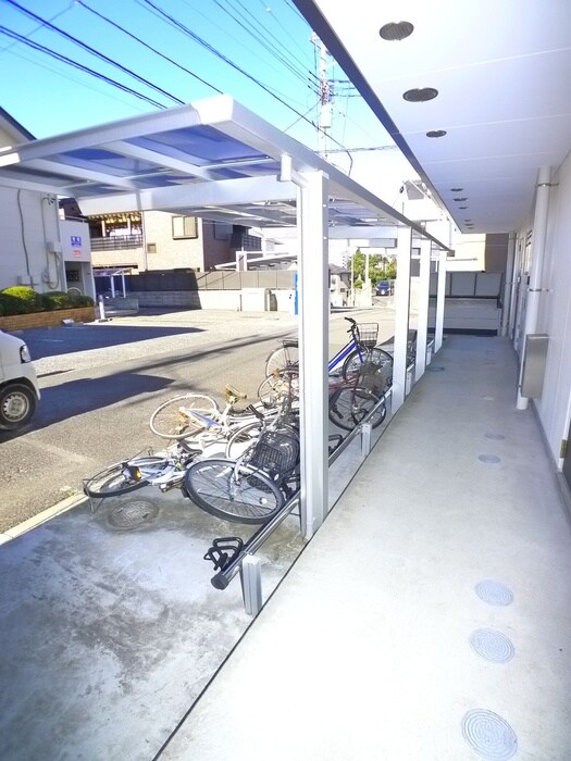 物件外観写真4　(エントランス部分)