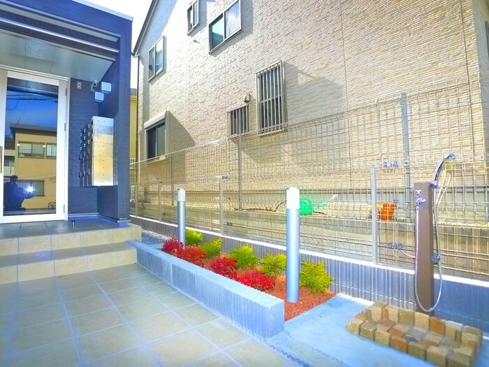 物件外観写真2　(エントランス部分)