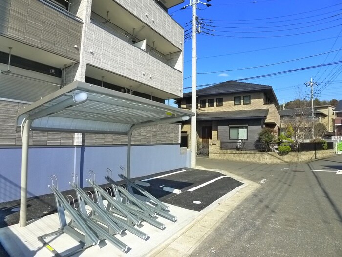 物件外観写真3　(駐輪場)