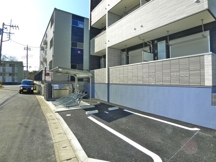 物件外観写真4　(駐車場)