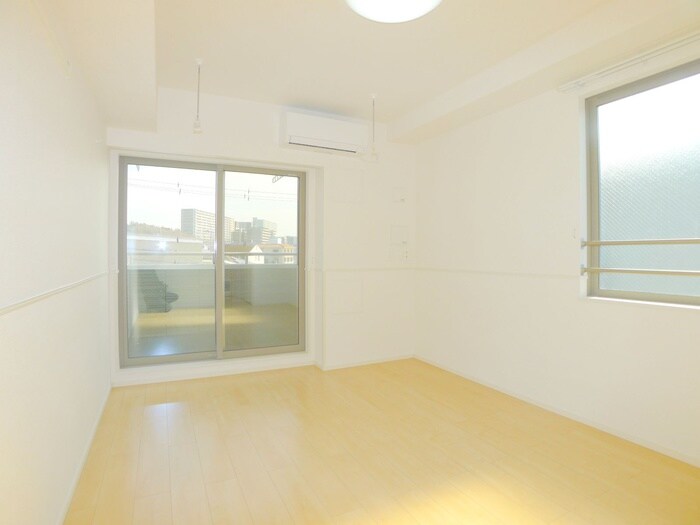 物件内観写真10　(室内からの展望)