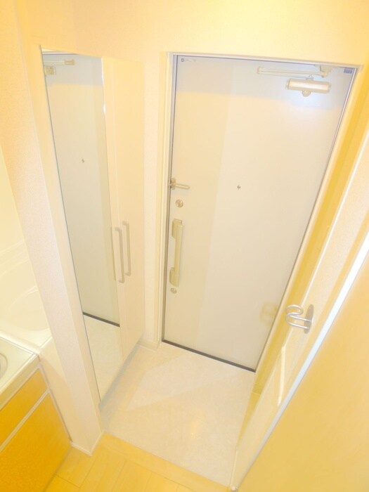 物件内観写真15　(玄関)