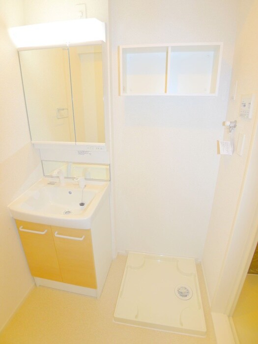 物件内観写真18　(洗濯機置場)