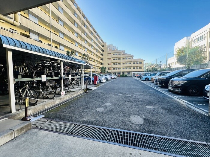 物件外観写真6　(駐車場)