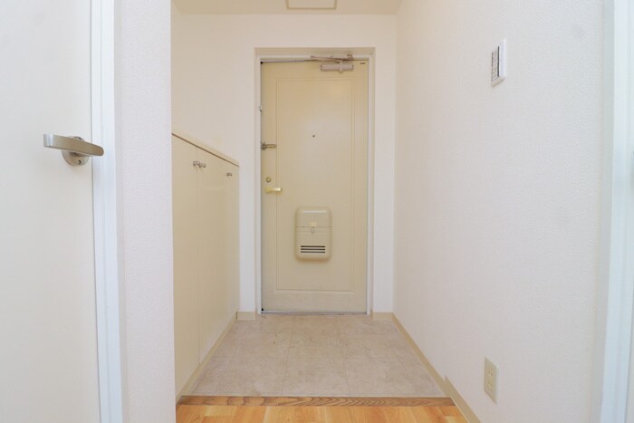 物件内観写真12　(玄関)