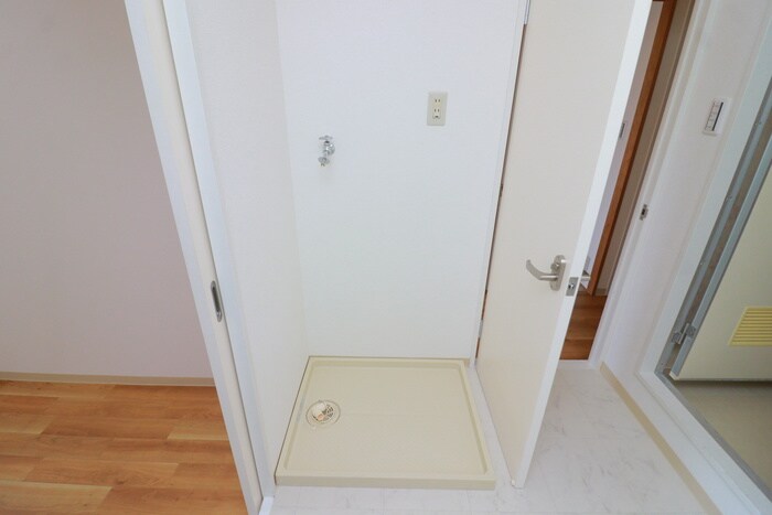 物件内観写真15　(洗濯機置場)