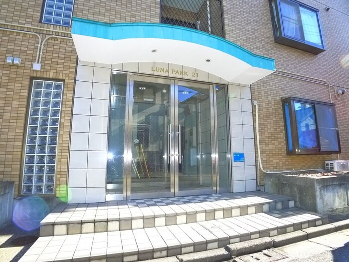 物件外観写真2　(エントランス部分)