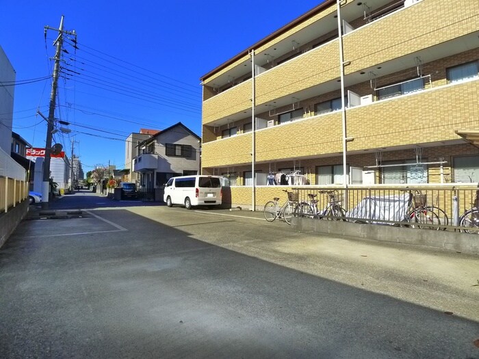 物件外観写真3　(駐車場)