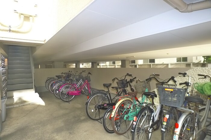 物件外観写真5　(駐輪場)