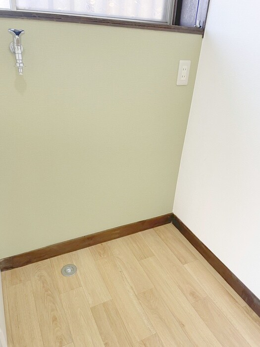 物件内観写真10　(洗濯機置場)