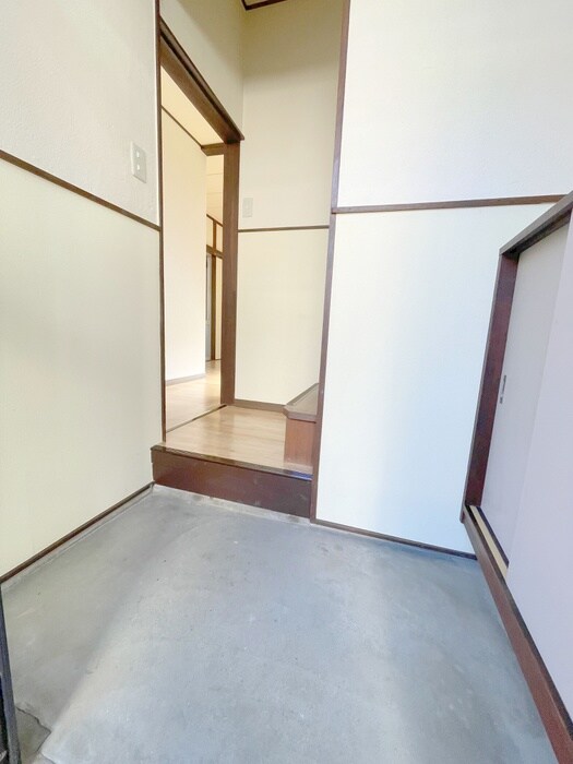 物件内観写真12　(玄関)