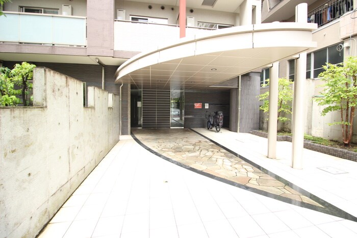 物件外観写真3　(エントランス部分)