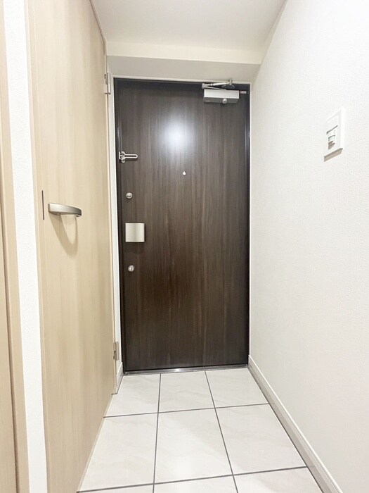 物件内観写真7　(玄関)