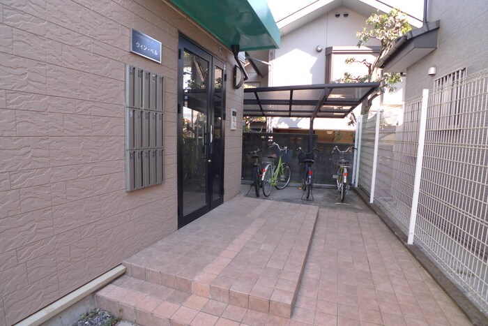 物件外観写真2　(エントランス部分)