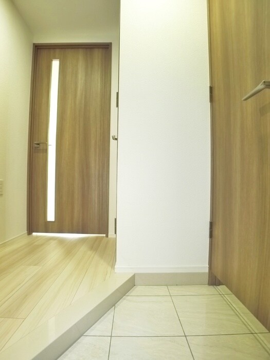物件内観写真7　(玄関)