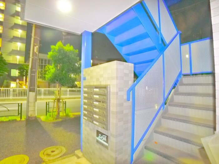 物件外観写真5　(エントランス部分)