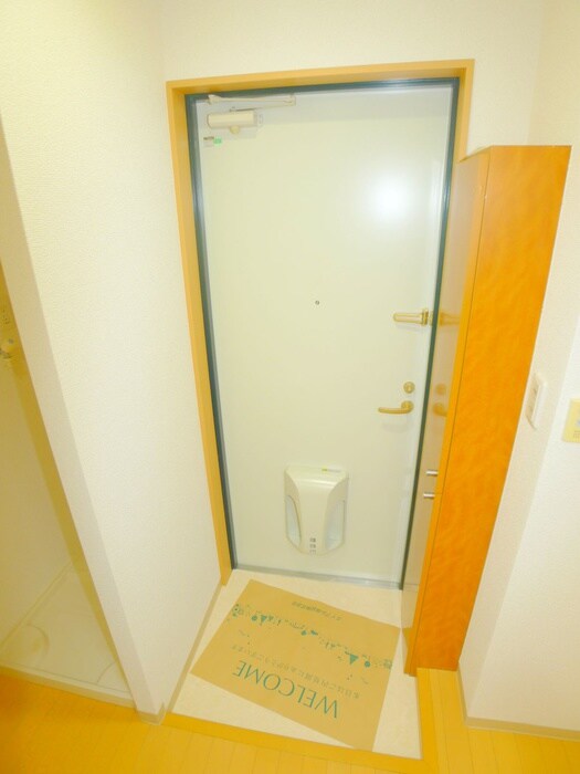 物件内観写真16　(玄関)