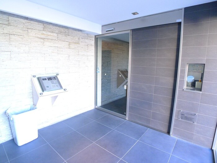 物件外観写真4　(エントランス部分)