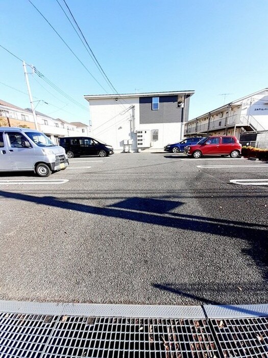 物件外観写真2　(駐車場)