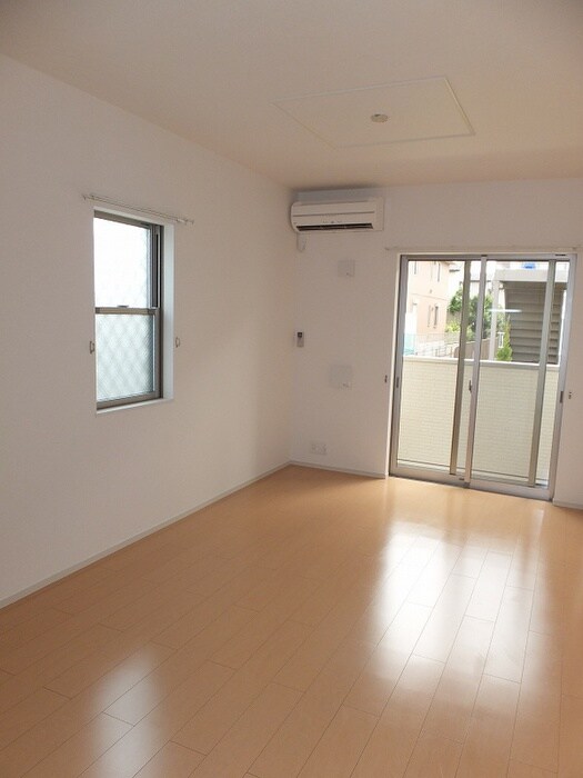 物件内観写真4　(室内からの展望)